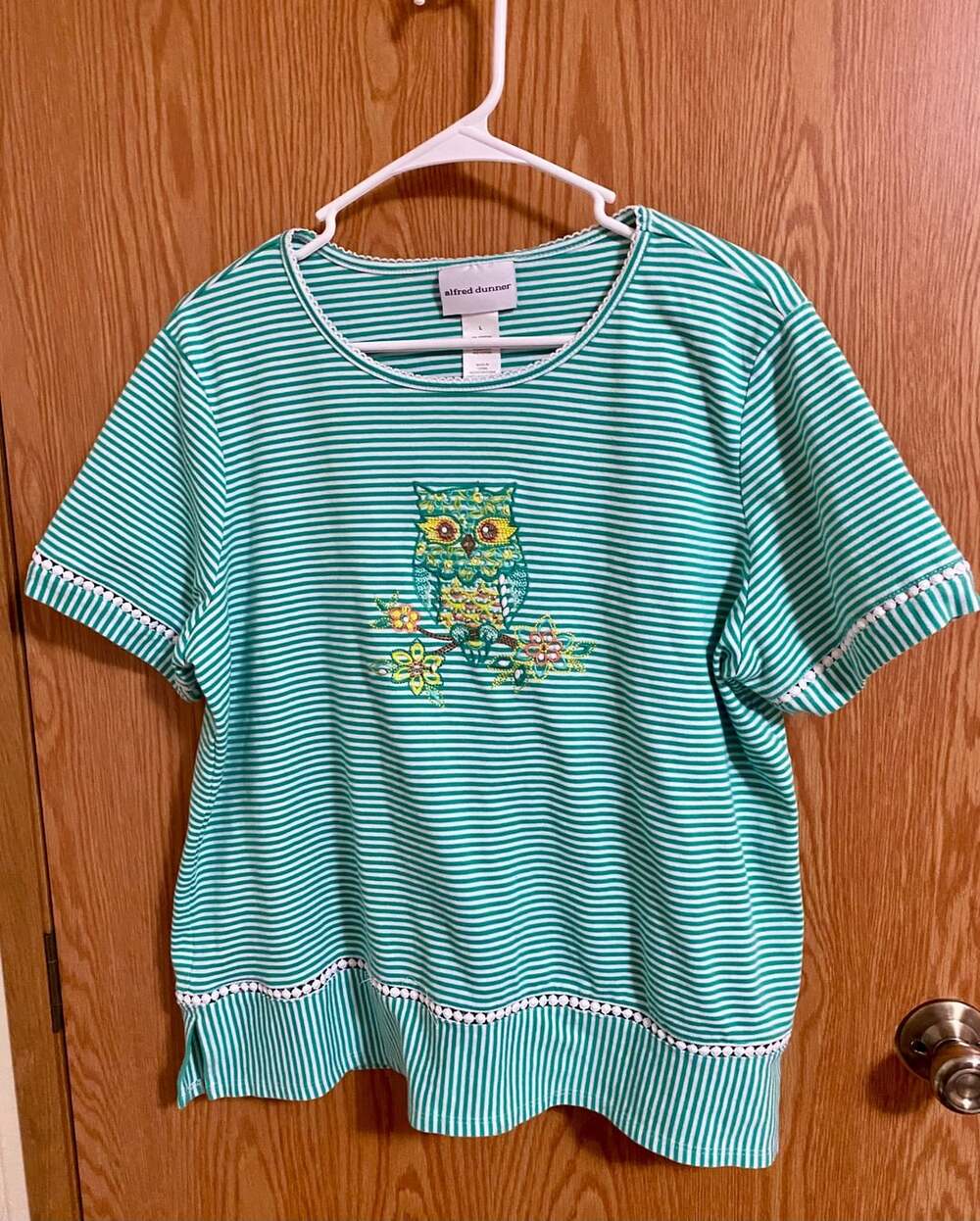 Alfred Dunner Striped Owl Embellished Top Size L Green